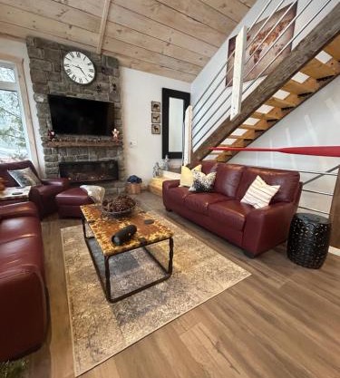 Your perfect lakefront family getaway!
