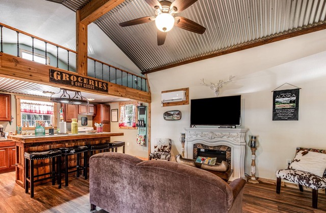 Your Relaxation getaway awaits! Fishing, shops, resturants, and the Beach!