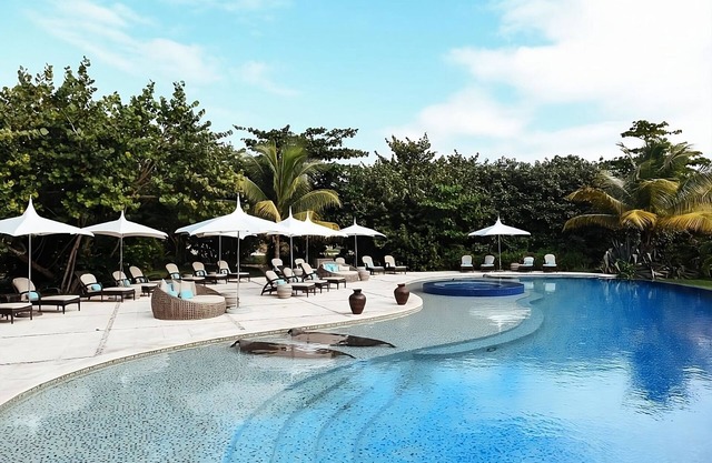 Your Relaxing Getaway Await! Sea View, Near North Ambergris Caye Beach!