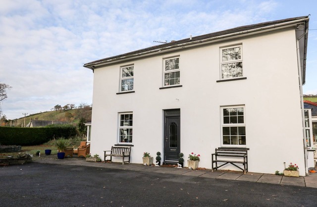 YR HEN FICERDY, pet friendly, with a garden in Aberystwyth