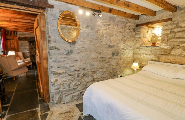 YSGUBOR, pet friendly, luxury holiday cottage in Dinas Mawddwy