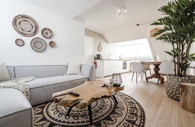 Yucca Beachhouse - Luxury Loft Apartment
