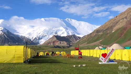 Yurt Glamping Edelweiss Meadow at the foot of Lenin Peak