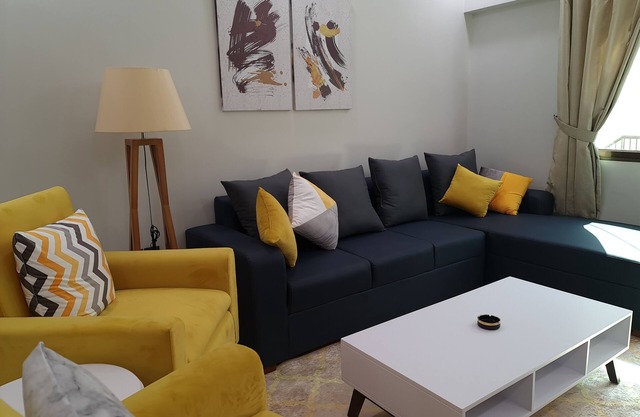 Zaha Home:Najaf Mahal Apt-2br, spacious & cheerful