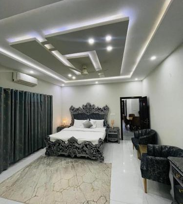 Zainab Lodges