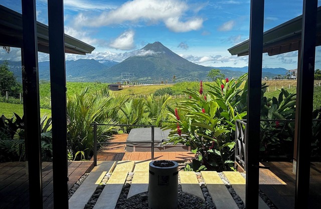 Zen Retreat in gated property with perfect view of the volcano.