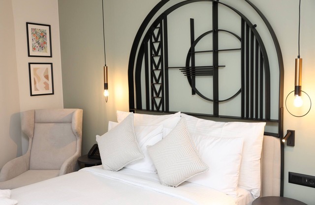 Zeus Essence Bucharest Opera