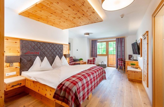 Zirben-suite, Dusche und Bad, WC - Hotel Lindenhof