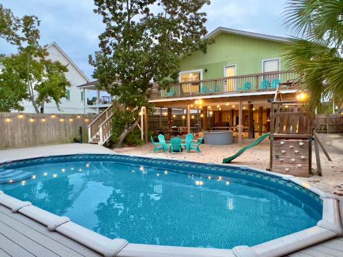 Zula Beach Vacation Home, Sleeps 16, Private Heated Pool, 4min Walk To The Beach, Pets Welcome, Fenced Yard