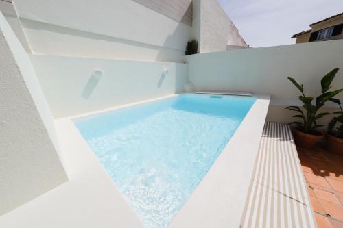 Zus House Stylish Pool Stay Near Lisbon & Beach