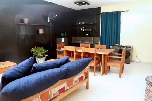 La Somone Apartment | À 2 pas de la plage, 80 metres de la mer, 1 SALON, 1 CHAMBRE et 2 SDB