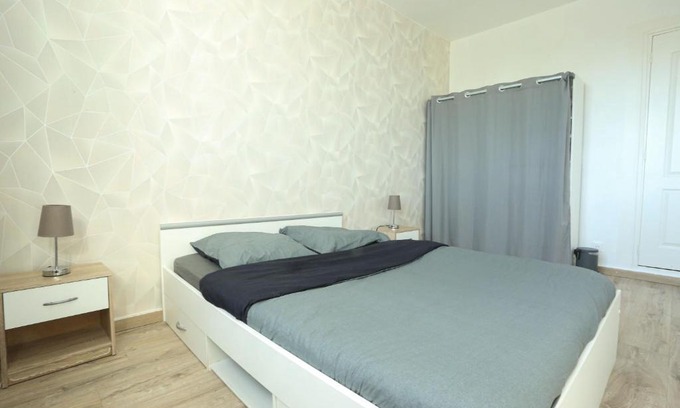 Montereau-Fault-Yonne House | Élégante chambre