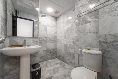 Nai Harn Apartment | Квартира вид на бассейн NBC S402 by IBG Property