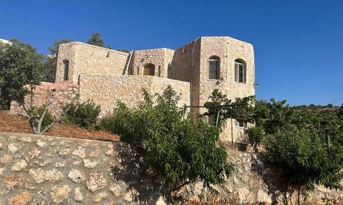 Ajloun Governorate House | مزرعة راس منيف عجلون