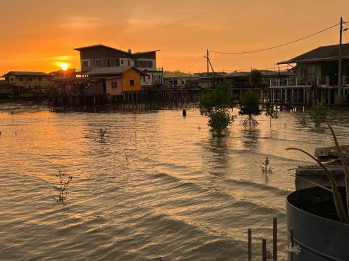 Pulau Ketam Ski Chalet | 吉胆岛 潮汐民宿 Pulau Ketam Tide Homestay