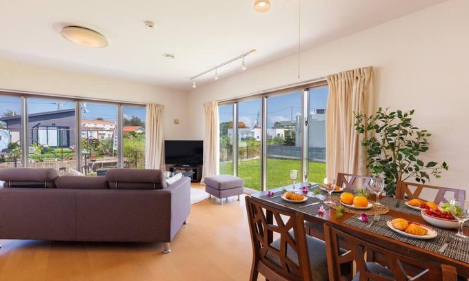 Sumuide House | 庭付き一棟貸 ビーチまで3分 宇利島車で7分 最大8人 Luana house