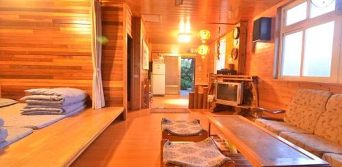 Fuxing District Ski Chalet | 桃花源農莊