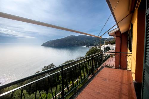 Moneglia Apartment | 081b) Historic Villa Il Vigneto 49, Sea view, Balcony, Free private parking