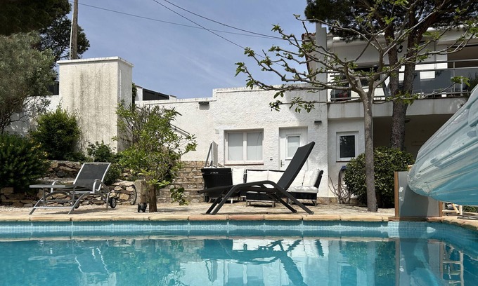 Llanca House | 099 House to rent with a private pool and garden quiet area