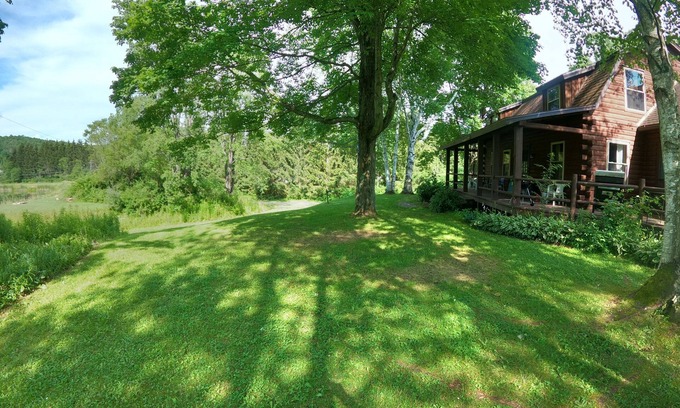 Ellicottville Cabin | 1/2 mile to EVL, Lake, HOT TUB, Pets welcome