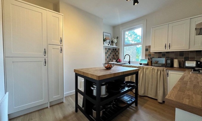 Ferndale House | 1.5 bedroom large and stylish apartment in Clapham