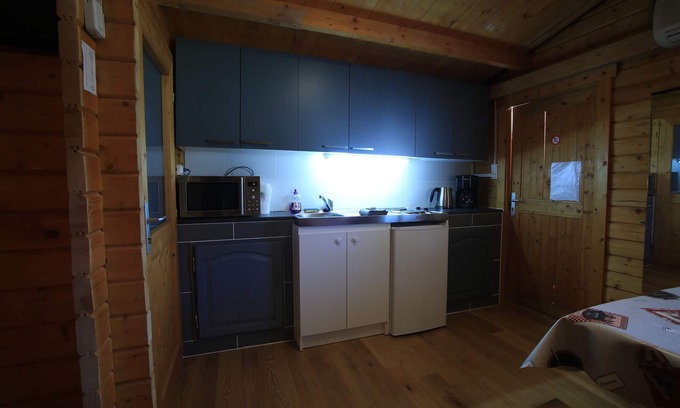Camaret-sur-Aigues Ski Chalet | 1 Apartment type chalet. Fully equipped, air conditioned with pool. Private