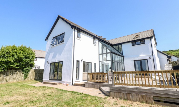 Llangennith Cottage | 1 ATLANTIC HAVEN, pet friendly, with a garden in Llangennith
