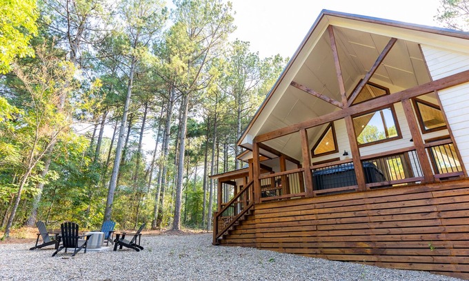 Pickens Cabin | 1 bdr peaceful retreat with hot tub and stunning interior!