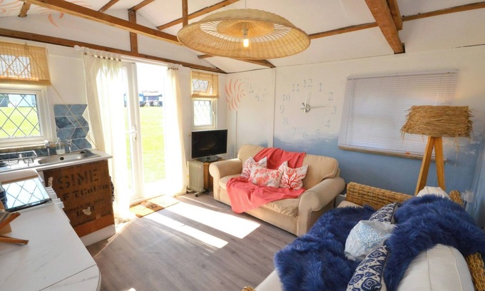 Warden Ski Chalet | 1 Bed Chalet - Sleeps 4 - Pets, Parking, Wifi