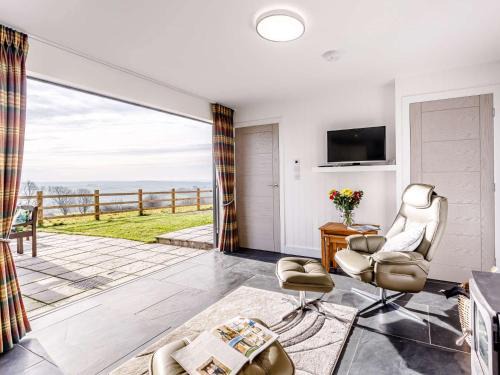 Brayford House | 1 Bed in Combe Martin 77349