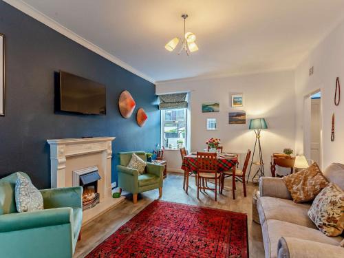 Cullen House | 1 Bed in Cullen 94536