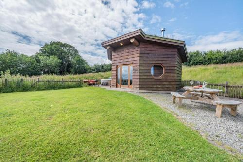 Llanfihangel-Ystrad Cabin | 1 Bed in Dihewyd oc-a32352