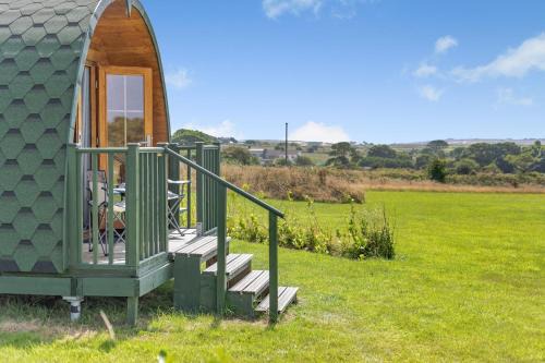 Carnbrea Cabin | 1 Bed in Four Lanes oc-s32768