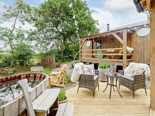 Black Torrington House | 1 Bed in Great Torrington 82862