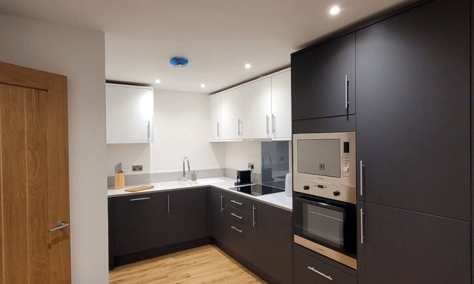 Wainscot Apartment | 1 Bed Spacious Flat In A Central Location In Strood Rochester
