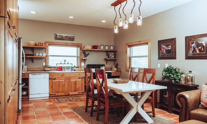 Ellensburg House | 1- Bedroom 1- Bathroom Ranch Guest house.