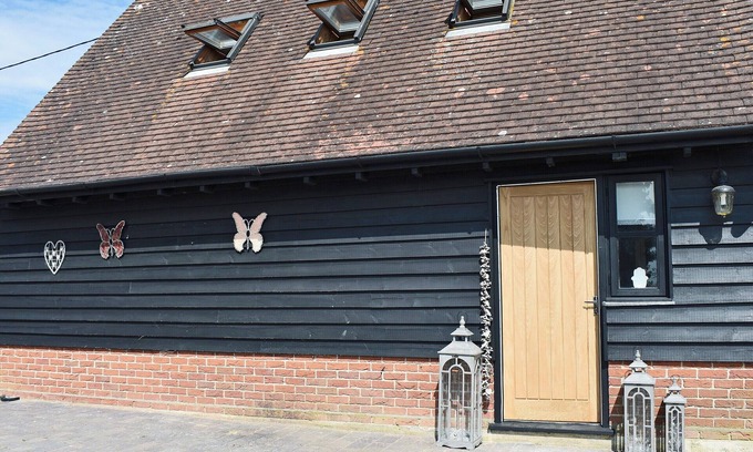 Layer Marney Cottage | 1 bedroom accommodation in Peldon, near Colchester