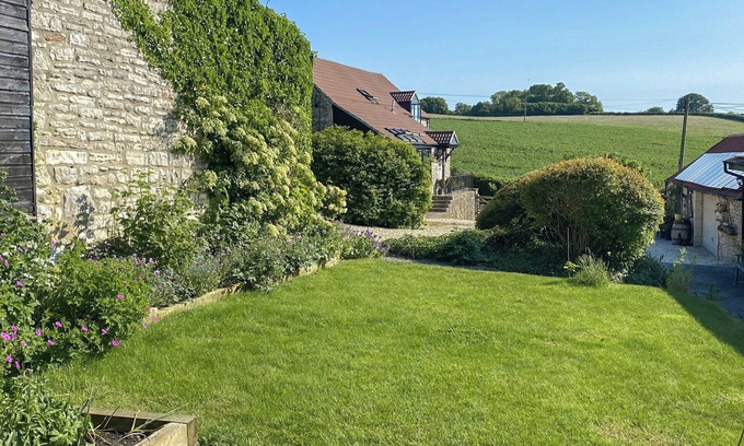 Peasedown Saint John Cottage | 1 bedroom accommodation in Carlingcott