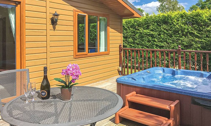 Scawton Ski Chalet | 1 bedroom accommodation in Easingwold