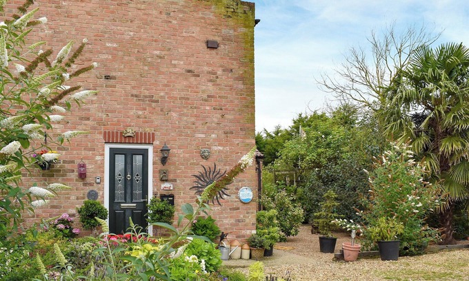 Clenchwarton Cottage | 1 bedroom accommodation in Clenchwarton, near King&rsquo;s Lynn