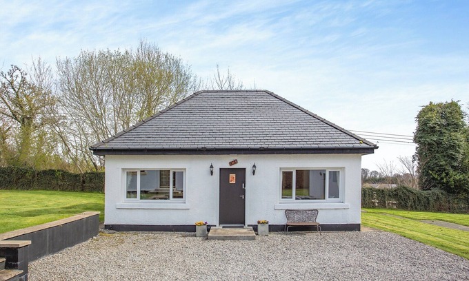 Kirkhill Cottage | 1 bedroom accommodation in Kirkhill, near Inverness