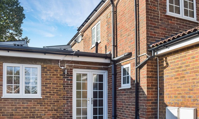 Crawley Cottage | 1 bedroom accommodation in Crawley
