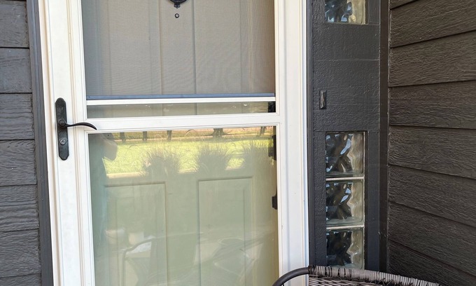 Goodland Apartment | 1-bedroom apartment in Goodland with AC
