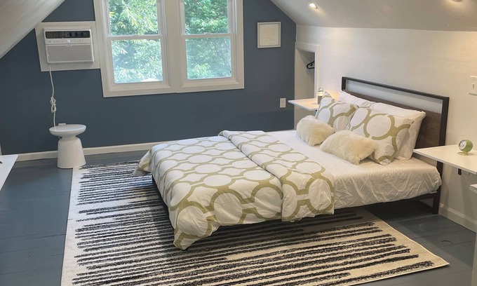 Cleveland Apartment | 1-bedroom apartment just 15 minutes drive to Cleveland Clinic and Airport