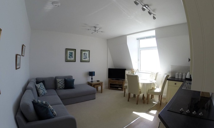 Coverack Apartment | 1 Bedroom Apartment With Stunning Sea Views, Private Gardens And Tennis Court