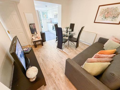 Brownswood Apartment | 1-Bedroom flat with small garden & Paid Parking in Finsbury Park, Highbury