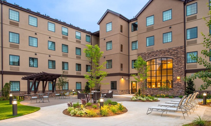 Hillsboro Condo | 1 Bedroom | Free Breakfast. Pool. Gym.