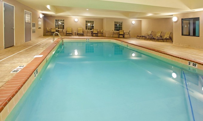 Elkhart Condo | 1 Bedroom | Free Wi-Fi + Breakfast, Indoor Pool