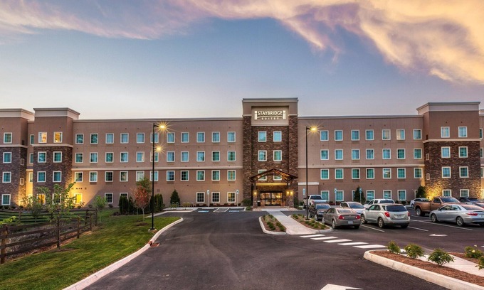 Farragut Condo | 1 Bedroom Suite in Knoxville | Shared Outdoor Pool + 24h Business Center