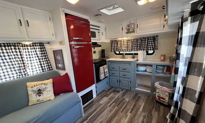 Norman Park House | 1 Bedroom Vintage Camper - Ruby